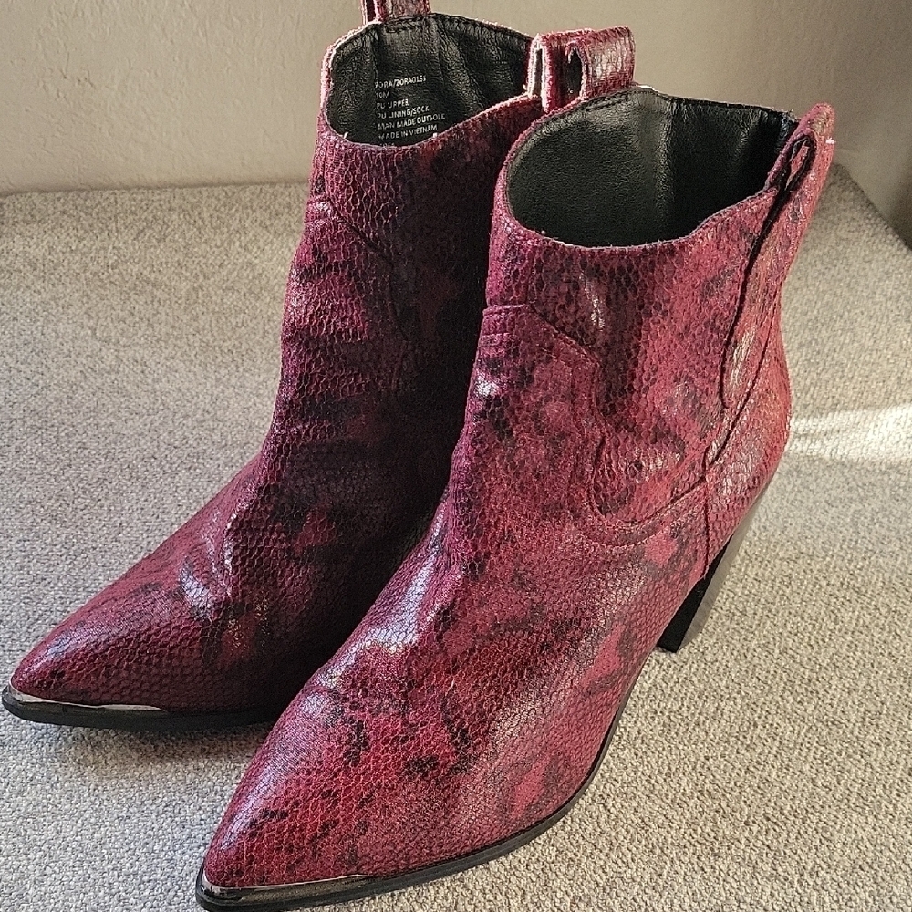 Women’s Ankle Boots with the Steven Madden West,Cowgirl,Snakeskin Texture Sz10